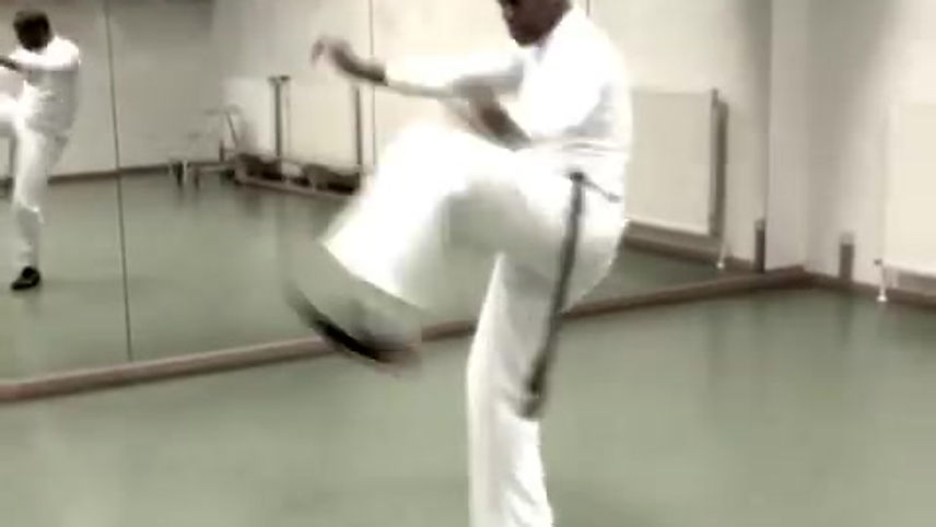 Abada Capoeira Prof. Bronco -- Bencao